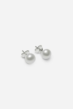 Lilly and Hope 7mm Fresh Water Pearl Sterling Silver Stud Earring in Silver ONE female