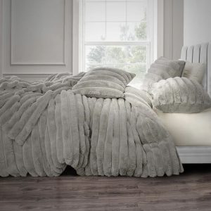 Fairmont Park Luxury Jumbo Cord Faux Fur Duvet Set white 200.0 H x 200.0 W cm