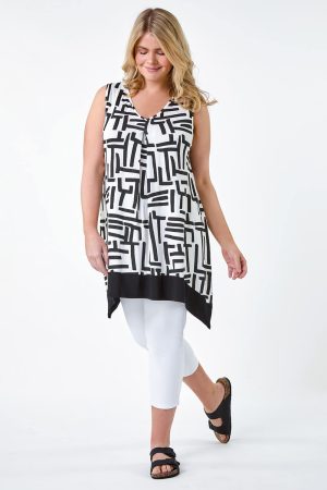 Roman Curve Curve Hanky Hem Stretch V-Neck Tunic Top in Black 3032 female