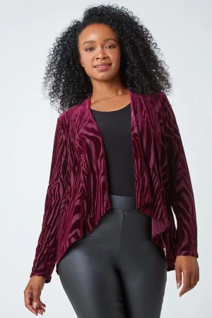 Roman Petite Petite Animal Stretch Waterfall Jacket in Wine 10 female