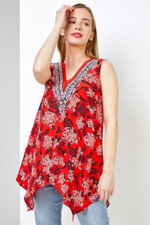 Roman Petite Petite Floral Print V-Neck Hanky Hem Top in Red 12 female