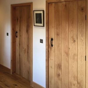 JB Kind Doors Rustic Oak Ledged Solid Internal Door Unfinished brown/green 198.1 H x 76.2 W cm