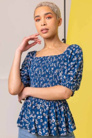 Dusk Fashion Ditsy Floral Print Shirred Top in Blue 12 female