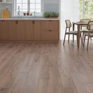Luxury Flooring £22.99m2 - Medium Cedarwood Oak 12mm Laminate Flooring - Water Resistant
