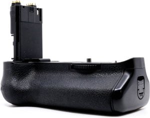 Used Canon BG-E11 Battery Grip